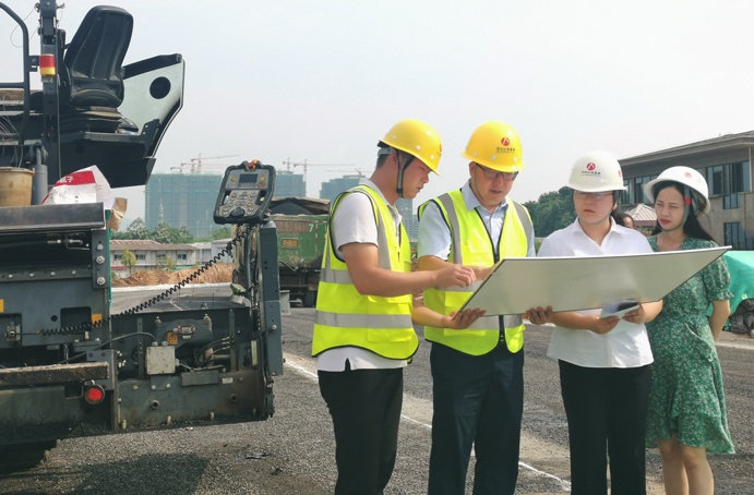 南昌市政建設(shè)集團(tuán)鄧偉前往市政公用城周邊市政道路項目檢查指導(dǎo)6911.jpg