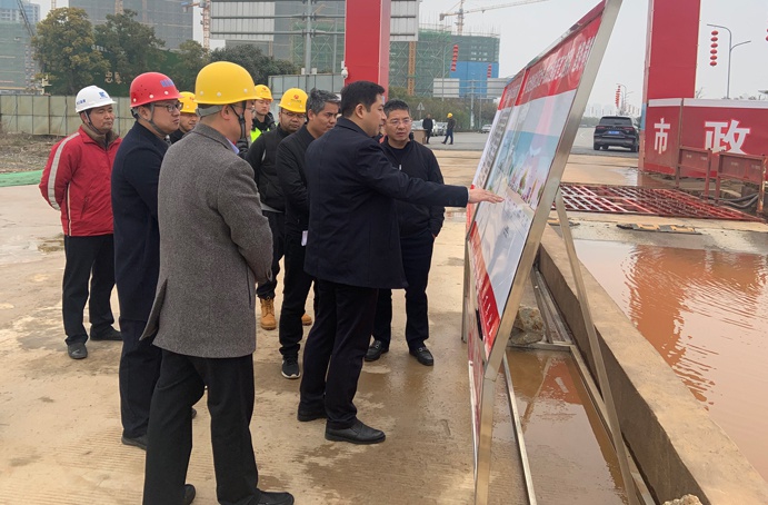 南昌縣委常委,縣政府黨組副書記、副縣長付向宇到小藍大道快速化工程走訪調(diào)研691.jpg