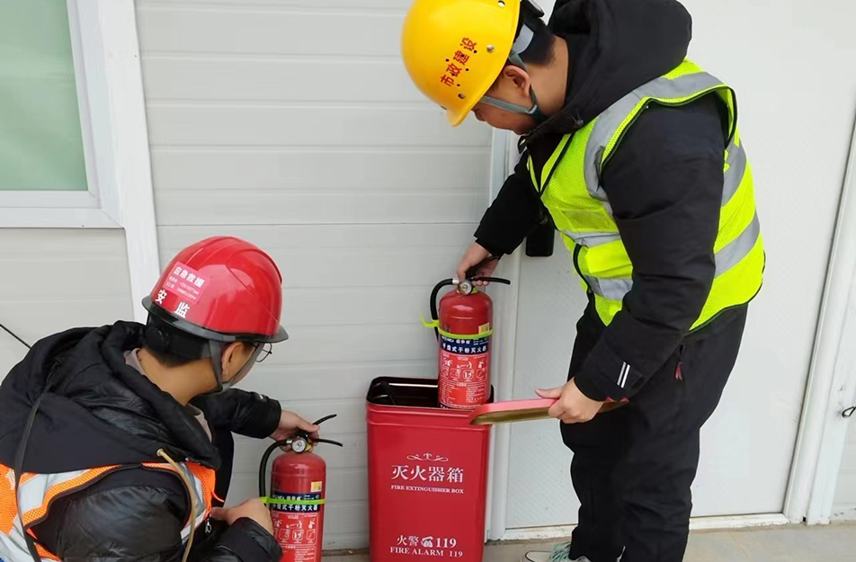 應(yīng)對低溫雨雪冰凍天氣 市政建設(shè)人在行動(dòng)